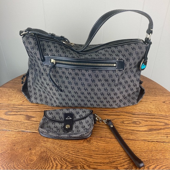 EUC Dooney & Bourke signature large slouchy hobo & wristlet 9×15 EUC - Picture 1 of 13